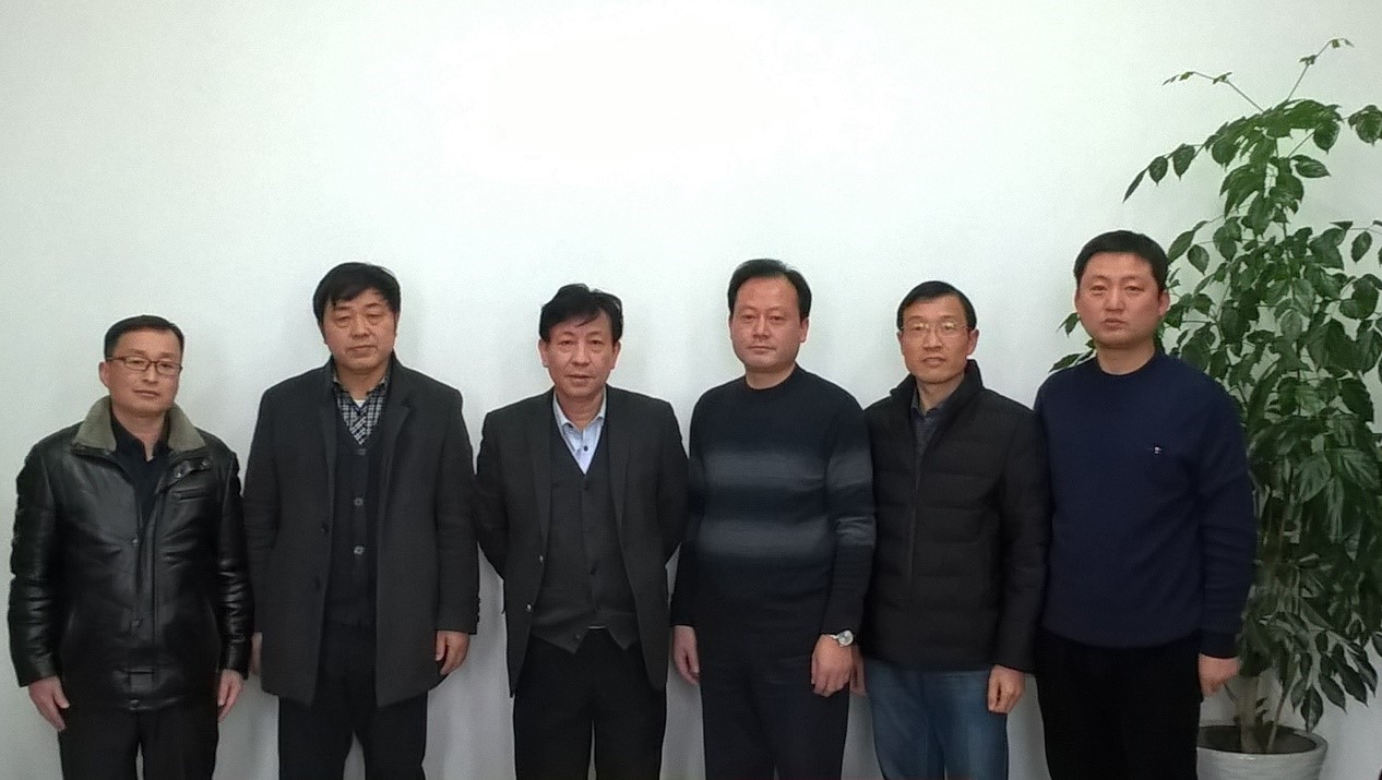 范以宁教授(左三)与分析测试中心和化学工程美女av
部分专家教授合影 范以宁教授(左三)与分析测试中心和化学工程美女av
部分专家教授合影